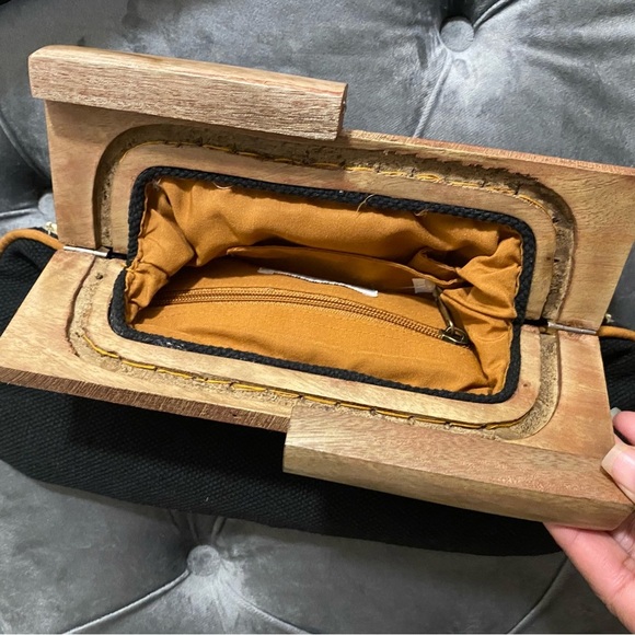 NWT Paisley Beaded Embroidered Wooden Frame Clutch - Picture 3 of 10